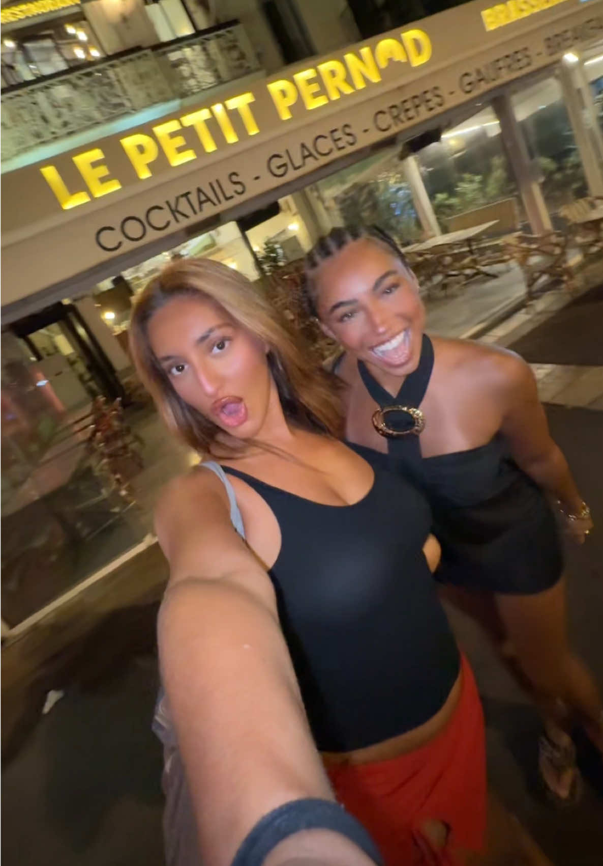 👯‍♂️ girls in Marseilles  @sas.yac 