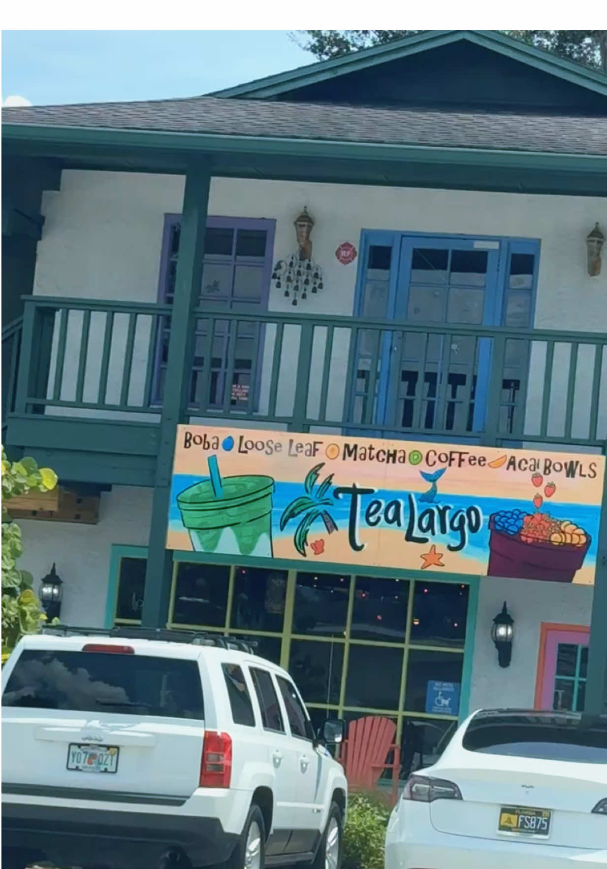 Our order was a mermaid matcha and a vanilla iced latte with ube scoop😋☀️ #tealargo #sogood #musttry #acaibowl #matcha 