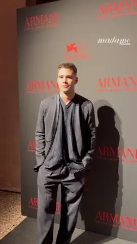 @Julio Peña à la soirée @Armani beauty à la Mostra de Venise 💄 #onregardequoi #filmtok #venicefilmfestival #venezia #fyp 
