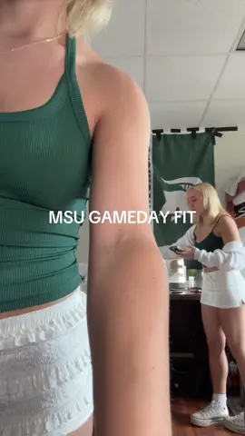 pretend like i didn’t just wear these shorts #msu #gameday 