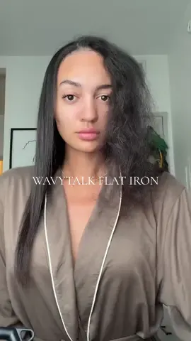 A straightener perfect for the fine curly hair girlies @wavytalkofficial 