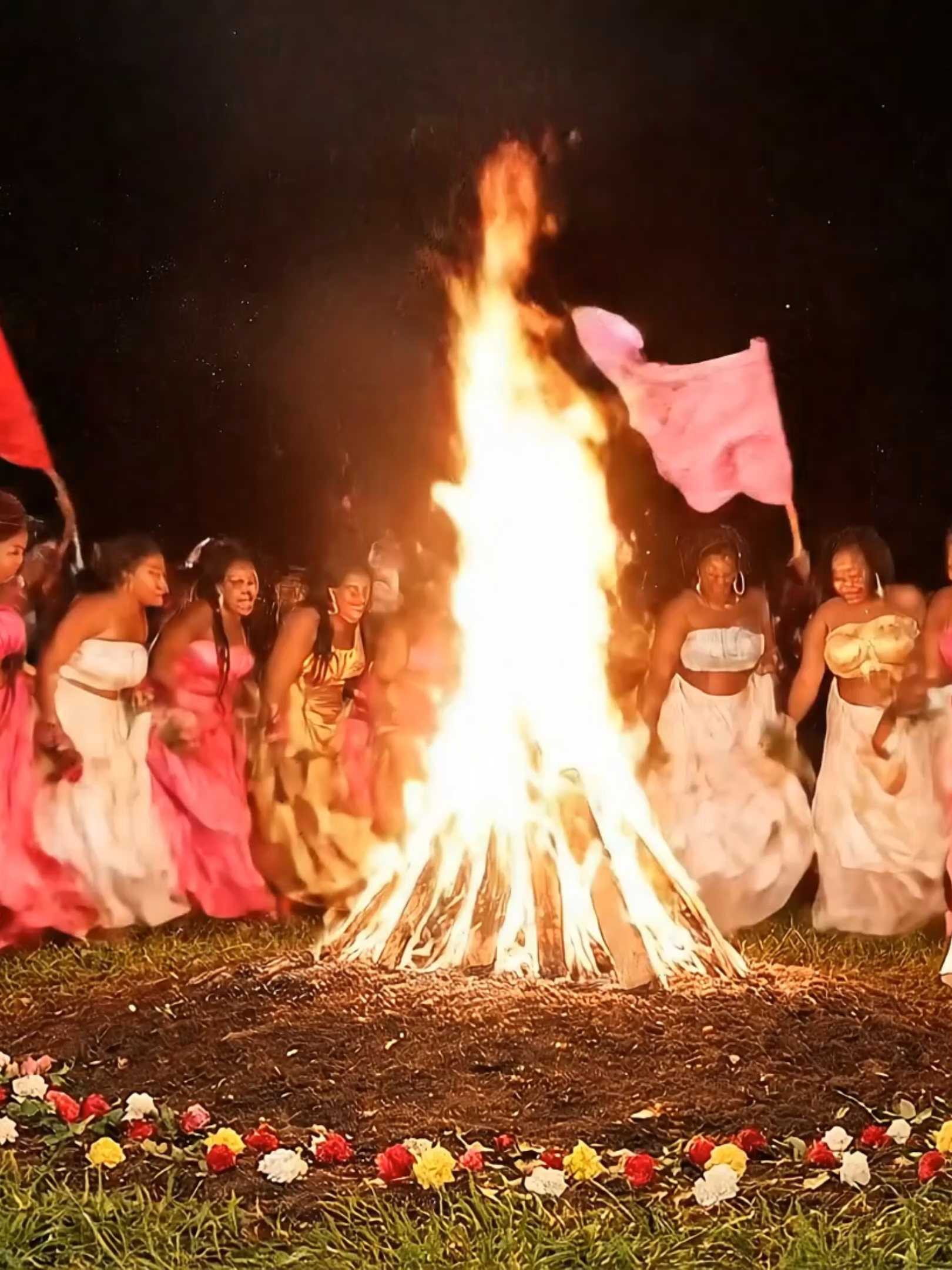 🌹✨ “Jodi a se fèt Ezili Freda… fanm lanmou, fanm dlo nan je, fanm ki pote parfen ak flè pou Bondye. Nan mitan dife, fanm yo danse, yo kriye, yo chante non li. Ezili se pa sèlman bote… li se doulè, li se pasyon, li se kè ki kraze men toujou ap renmen.” 💖🚪👁️🔥⚡💀 Mr Haitian Voodoo #EziliFreda #Vodou #MysticHaiti #Ceremonie #MrHaitianVoodoo#RaraAyiti #VodouAyisyen #TradisyonAyiti #MizikAkDans #Ayibobo #Espirityalite #KiltAyisyen #AyitiVibran #TanbouAyiti #Vodou #HaitianVoodoo #Bizango #Sanpwel #Vlengendeng #Spiritualité #Mystik #EskeWParePouVeriteA #BaleineMystik #LwilChans #Kouraj