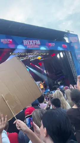 Fast man kan ju inte klaga när de e gratis👅Anyways mitt mello hjärta e så glad nu de va så många mello artister 😍 #rixfmfestival #klarahammarström #melodifestivalen 