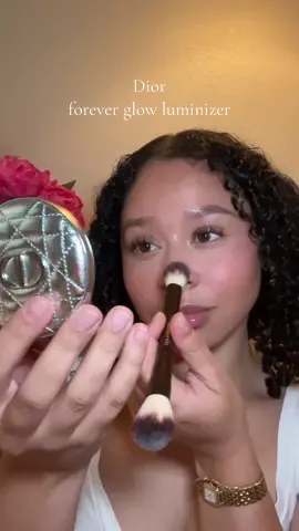 The most gorgeous highlight EVER!  Dior Forever Glow Luminizer in shade- 03 pink halo  @Diorbeauty  #diorbeauty #diorhighlighter #makeup 
