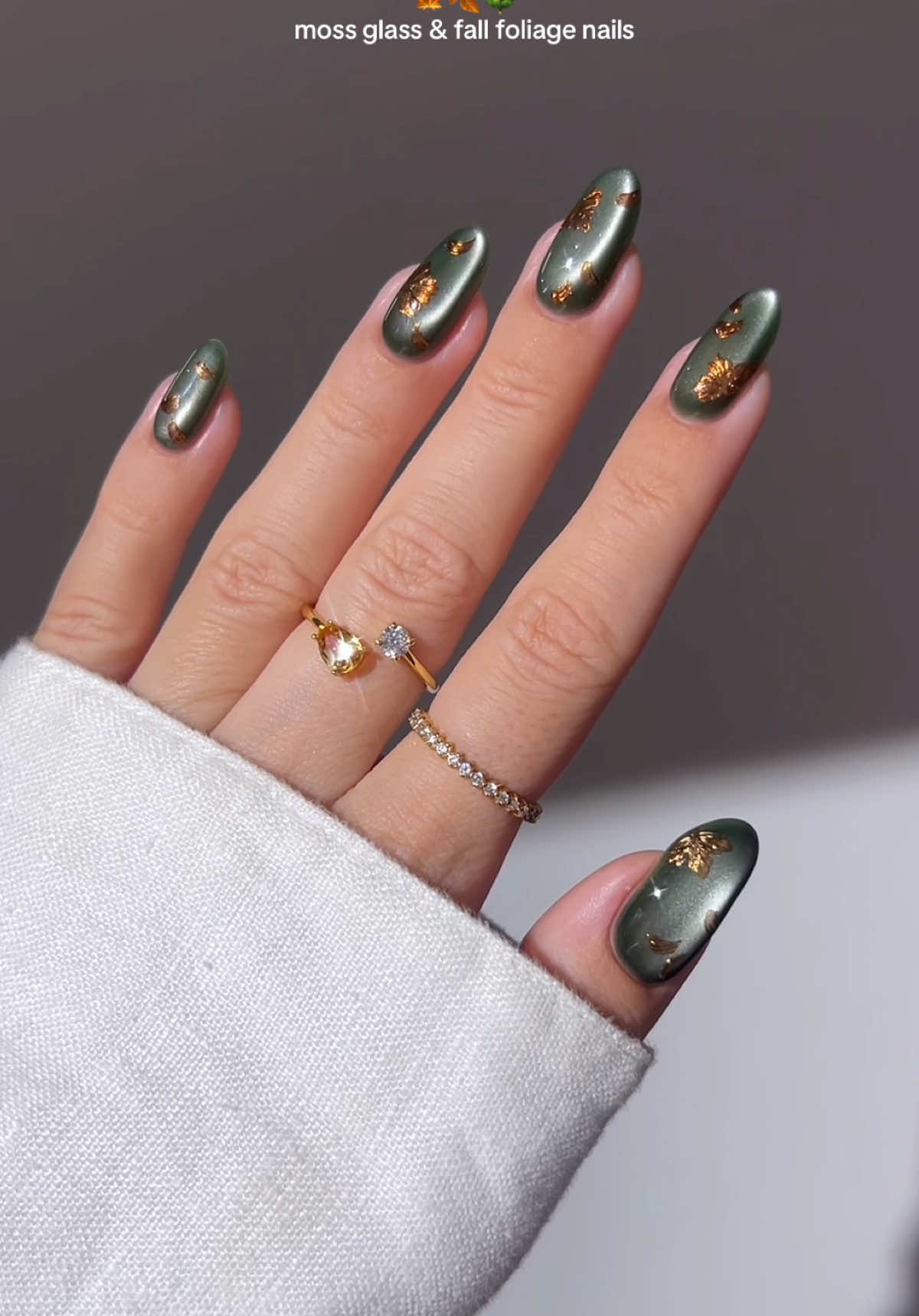 🍁🍂🌳 these nails are basically an autumn walk in the woods ✨ ✨ everything’s on my Am aZ On Sf _____ *affiliate #fallnails #nails #nailinspo #diynails #naildesign green glass nails bronze leaves 