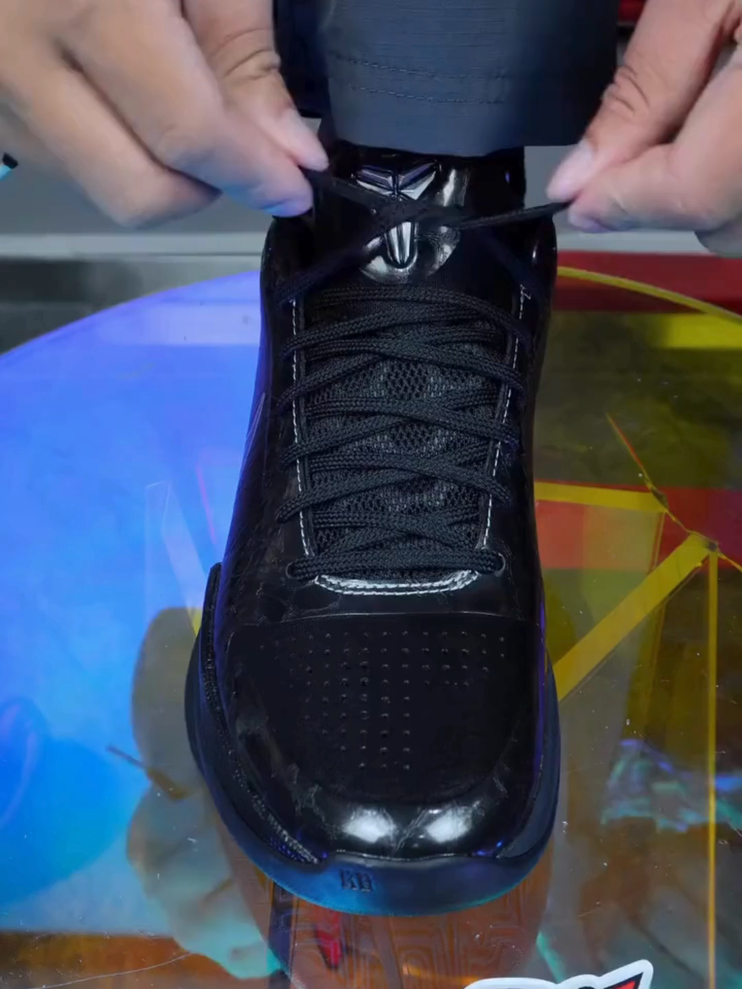 Nike Zoom Kobe V 5 “BlackOut” How to lace sneaker • #nikesportswear #nike #kobe #kobebryant #kobeforeverr #blackmamba #brucelee #kobe5brucelee #kobe6 #oggi #kobe5rings #5rings #kobe6protro #kobe6 #kobeprotro #kobe5 #kobe4 #retrô #sneakerhead #sneakersaddict #sneakeraddict #sneakeroftheday #ballislife🏀 #basketball🏀 #kicksology #instakicks #kobe4 #phillyphilly