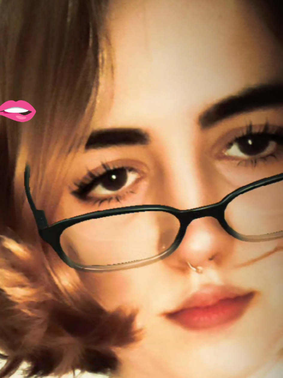 Mi próxima compra jaja otro a mi colección 😍🛒  •Gafas graduadas ✔️ •Gafas de descanso (vista👁️)❌ AÚN NO TENGO  ¿QUE ME RECOMIENDAN? #sirenglasses #bayonettaglasses #miopia #recomendation #rostroovalado 