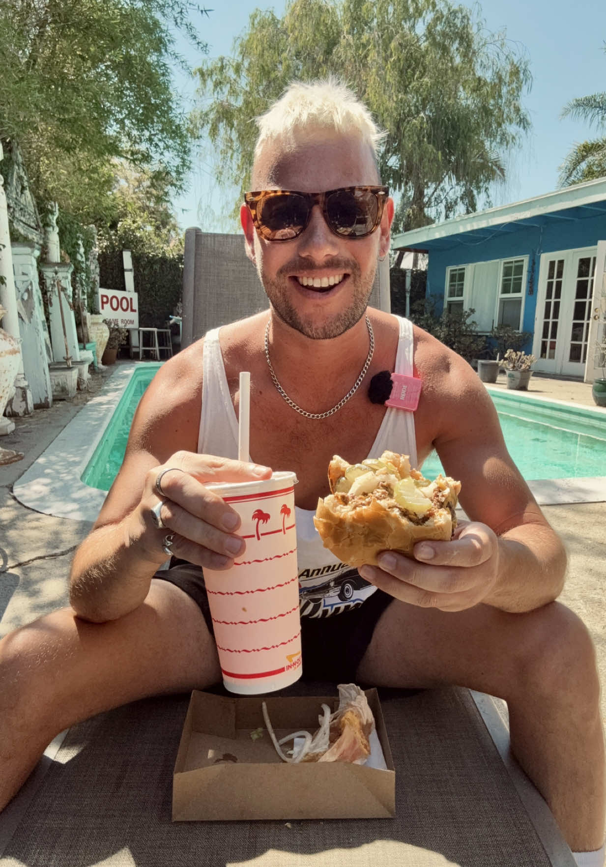 Replying to @Martin 🤘 The perfect In&Out order! Thanks for the recommendations 😁 🍔🤙🏻
