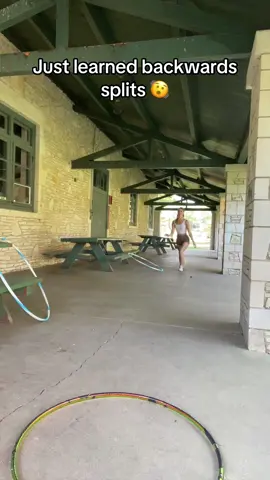 I like incorporating gymnastics with my hula hoop😄 #foryoupage #dance #hulahoop 