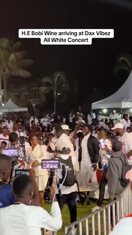 H.E Bobi Wine arriving at Dax Vibez All White Concert #daxvibez #daxvibezallwhiteconcert #daxvibezliveinconcert #bricepromotionz 