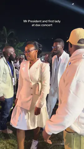 Mr President and first lady arrive at dax vibes concer