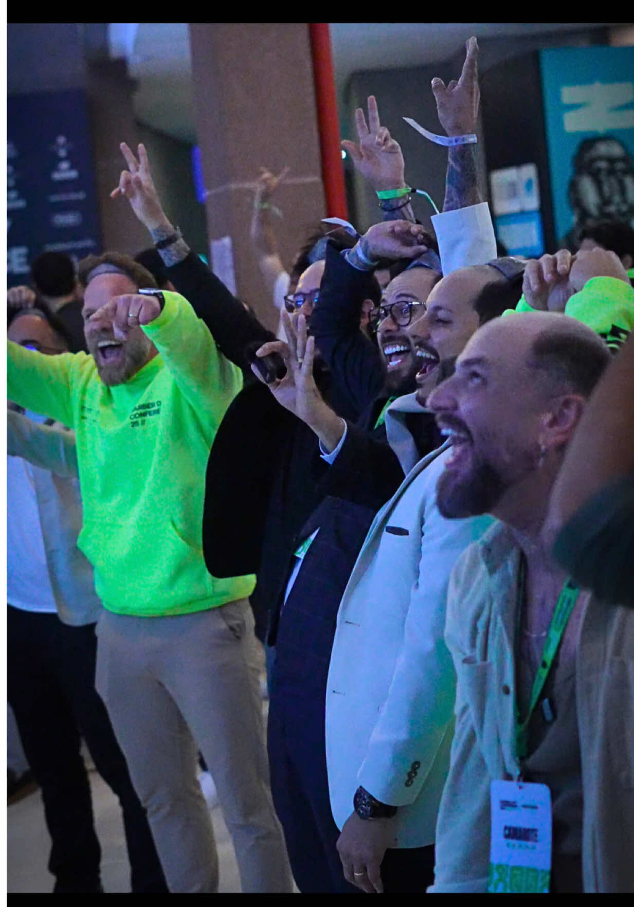 A CALVÍCIE NÃO É PRA VOCÊ! Durante o Barber Day, mostramos na prática como a prótese capilar pode transformar a autoestima: ela é removida, reaplicada e profissionais tiram a prótese capilar para mostrar a verdade por trás da transformação. #protesecapilar #calvice #hairsystem #franciscoprotesecapilar #barberday 