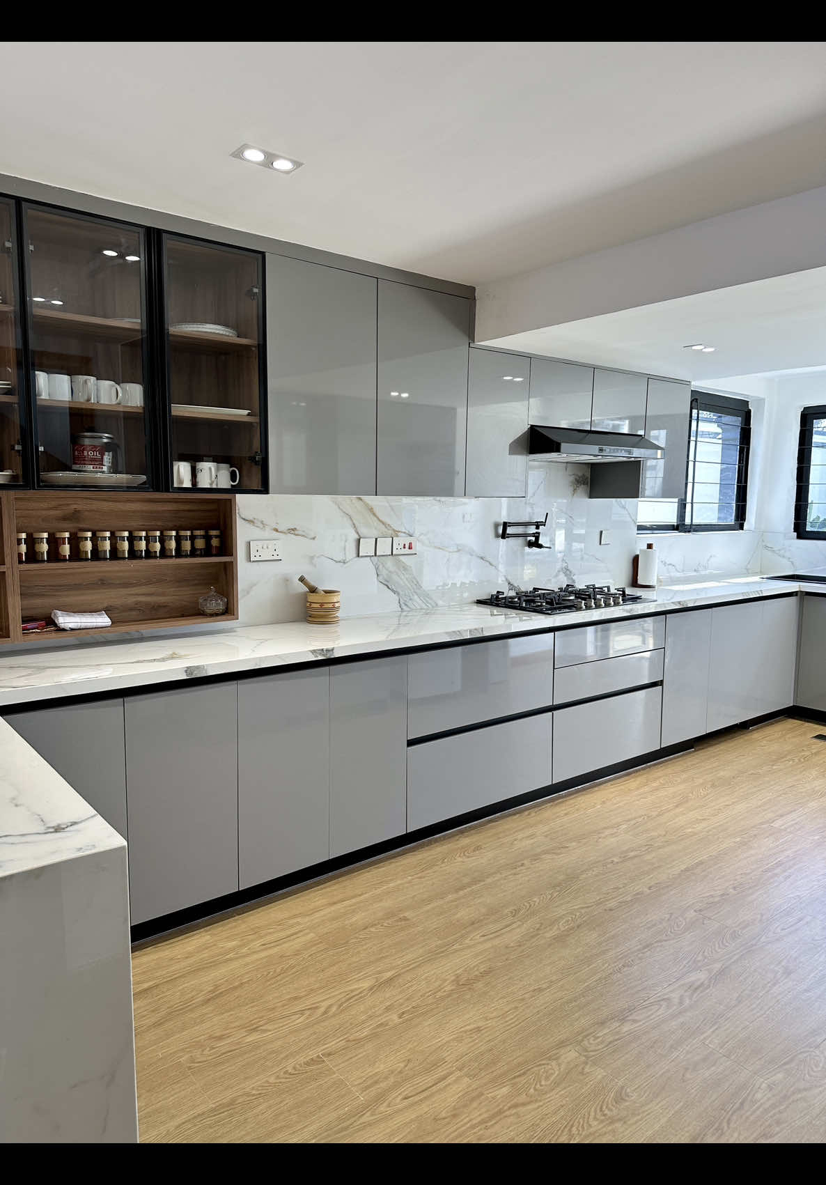 Extreme kitchen transformation✨  It’s now both functional and aesthetically appealing 👌