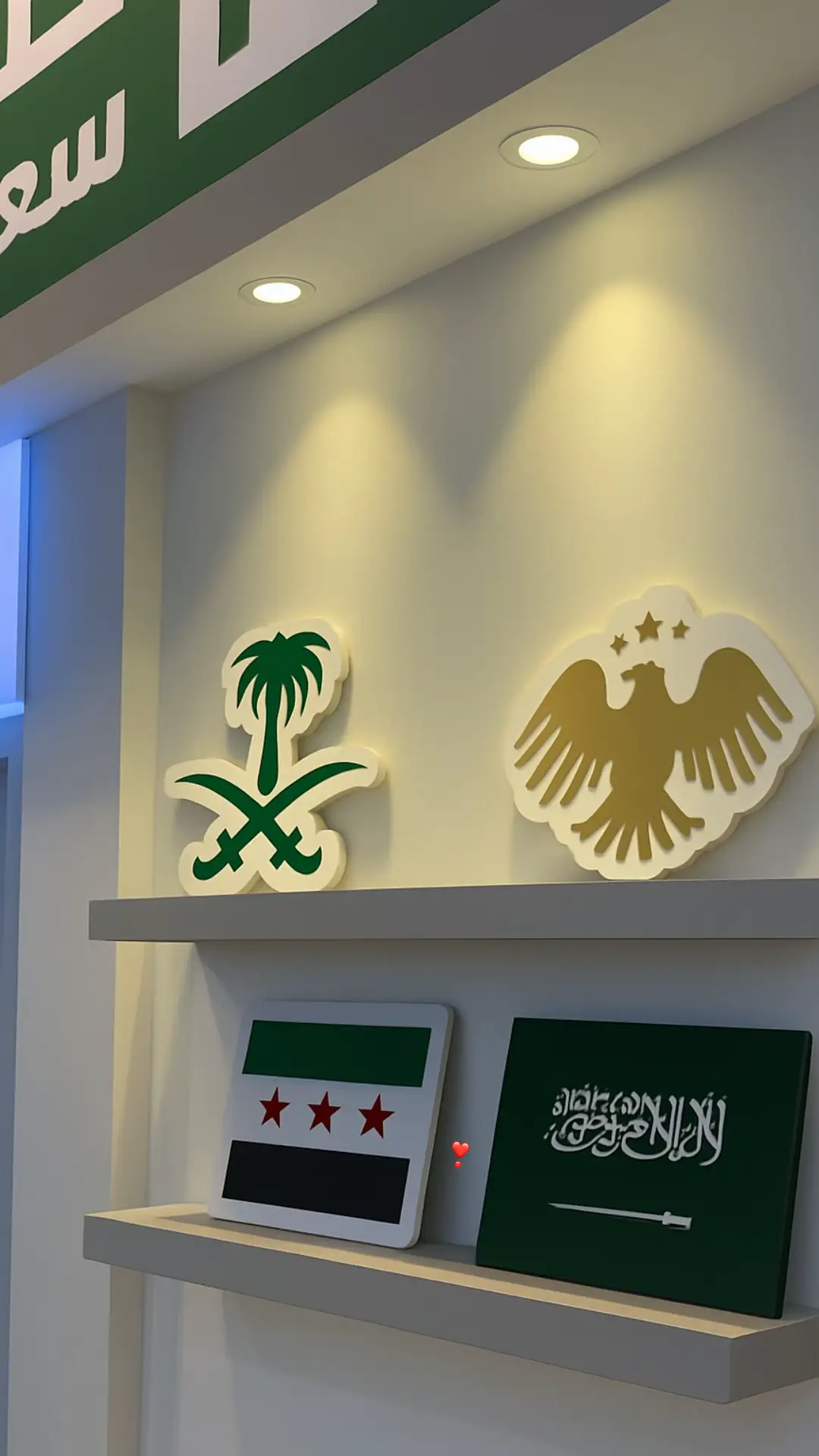 نشبه بعضنا:)