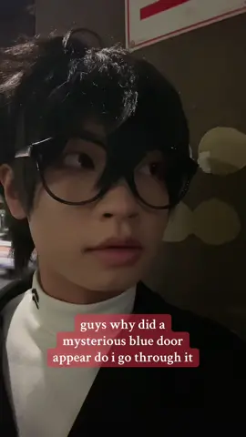 nah cause why is there a random area that shines a mysterious blue that’s scary #cosplay #persona5 #persona5cosplay #renamamiya #akirakurusu 