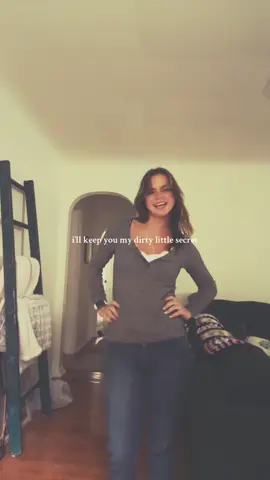 giving 2000s older sister core #2000style #elenagilbert #bellaswan #twilight #2000outfit 