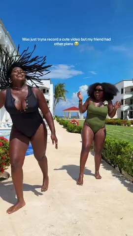 😭😭 if the swim suit not holding like this … ion want it ! Couldn’t even finish the rest of the video, this is it #andieswim 