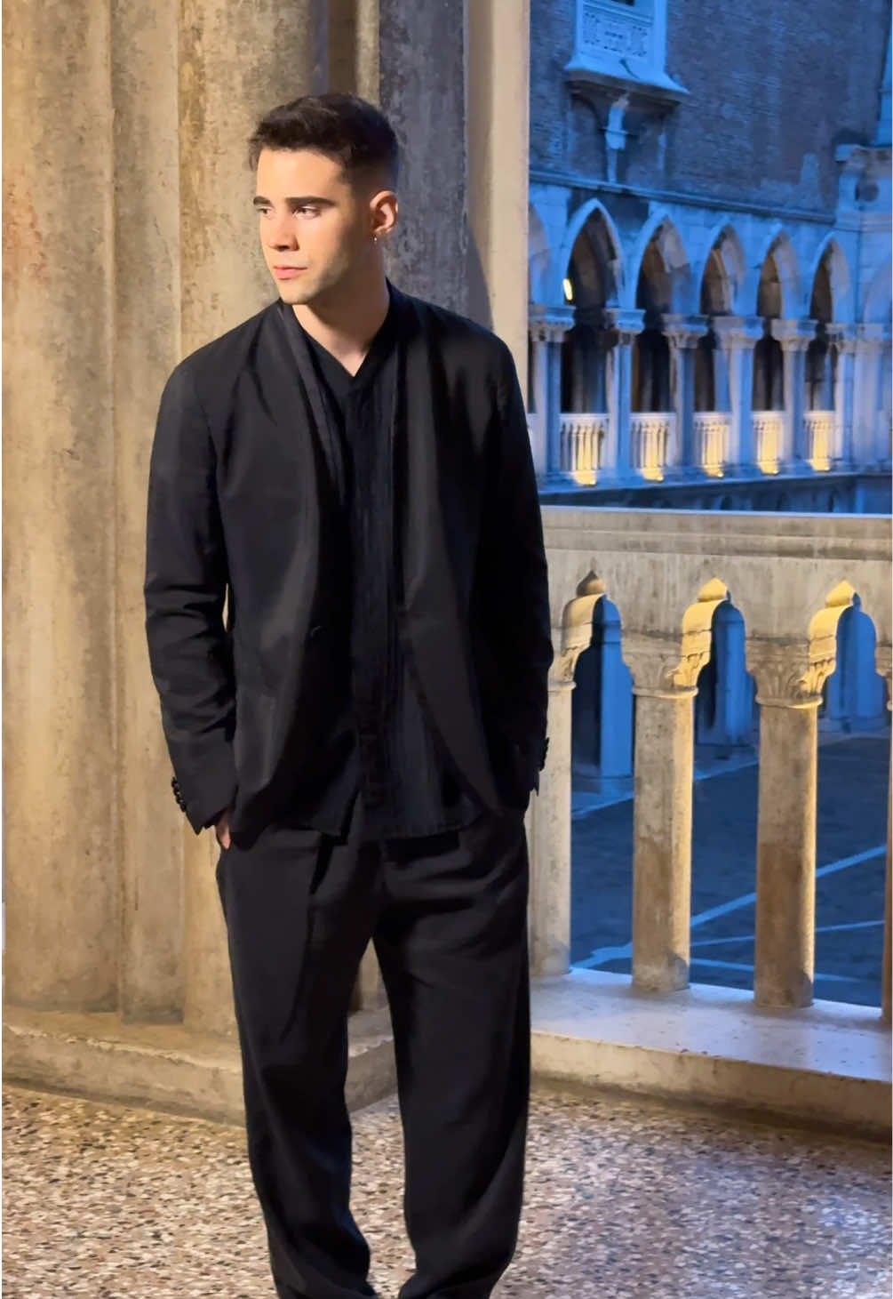 #juliopeña #Armanibeauties #Venezia82 #Armanimakeup #Armanibeauty  @Armani beauty 