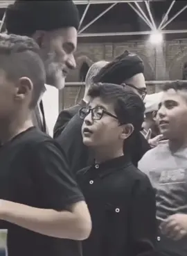 #سيد_علي_السيستاني  مجموعة من الأيتام جاؤوا ليعزوا أساتذة الحوزة العلمية برحيل السيد محمد علي بحر العلوم طاب ثراه).💔