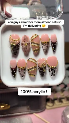 You can always order these in other shapes as well!  #pressonnails #acrylicpressons #nails #nailinspo #customnails 