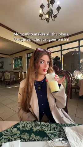#gilmoregirls #mom #drinks #restaurant #plan #momanddaughtergoals 