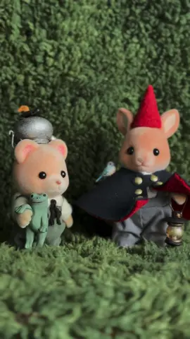 Getting to be that time of year again🤭 I know yall were missing the critters so here’s two new ones🥰 Greg and Wirt my beloveds. Loved making these guys. Can’t wait to show you their little home 😭🙌 . . . . . . . #calicocritters #customcalicocritter #calicocrittercosplay #cartoonnetwork #overthegardenwall 