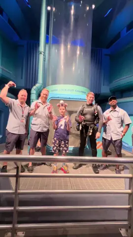 Diver Lock-Out Chamber.   This was such a magical moment. It is one we will never forget 🩵 #livingwiththeseasepcot #epcotlivingwiththeseas #minnieearsmagic #haveamagicalday❤️🤗 #moana🌺🌺🌸🌸🏝🏝💦💦 