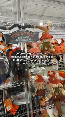 shop second hand!!!! #halloweendecor #halloweendecorations #halloweenshopping 