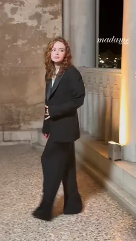 @Sadie Sink à la soirée @Armani beauty à la Mostra de Venise 💄 #onregardequoi #filmtok #venicefilmfestival #venezia #fyp 