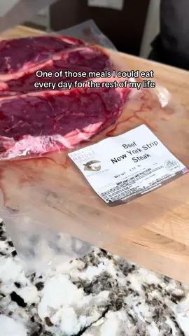Nothing like a grass fed & finished New York strip from @Back to Nature Farms 🤤 I truly could eat this meal every single day!!  Use code BLW10 for 10% off your first order from Back to Nature!  #cleaneatinglifestyle #cleaneating #Recipe #steak #healthylifestyle 