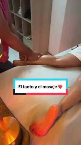 Los efectos maravillosos del masaje se expanden a quien lo da y lo recibe.  El tacto es increíble y maravilloso cuando le prestas atención.  Doy gracias de poder servir con mi masaje a la CDMX ☺️🙏 Me encanta que sea aquí y no en algún lugar turístico. Hay mucha gente que realmente lo necesita. 🫰✨❤️