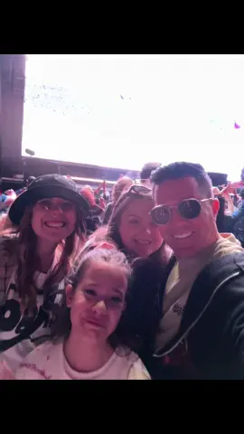 @oasis crew gave us vip floor thanks to my daughter Nina and was an awesome upgrade from standard floor. Thanks to Oasis for making my girls and my dream come true IN THE TIME OF OUR LIVES!!#concert#chicago#fyp #oasis #fypシ 
