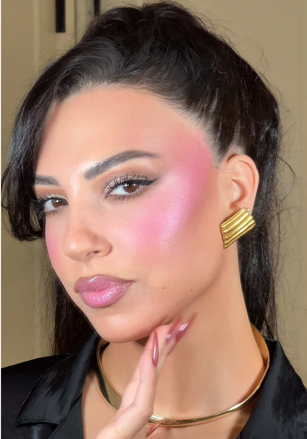 Pretty in pink!? One of my favorite looks I've done in a while @Armani beauty @sephora #armanibeautypartner #armanibeauties #luminoussilk #asmrsounds #makeuptutorial 