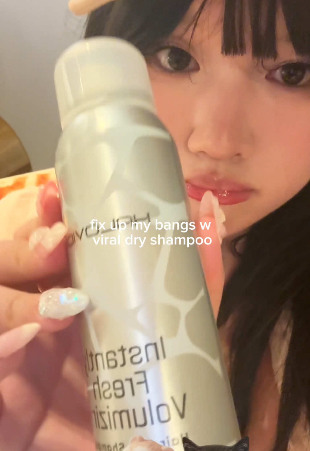 this dry shampoo from halovida is lowkey saving my bangs from taiwan heat @halovidaofficial @halovida_us  #fyp #dryshampoo #halovidadryshampoo #bangstutorial #tiktokshop 