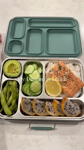 We eat a lot of salmon in our house, mostly for the health benefits, but I also just really like how simple and versatile it is. Tonight I roasted a fresh wild caught salmon fillet with avocado oil, sea salt, black pepper, fresh dill, garlic, and onion. Baked it at 450°F for about 15–20 minutes, until the internal temp hit 145°F. On the side, I made a quick cucumber pickle, just thin-sliced cucumbers (mandolin), sea salt, rice vinegar, and a splash of sesame oil. Massage it in and let it sit for 15 minutes or chill it in the fridge. Super easy.