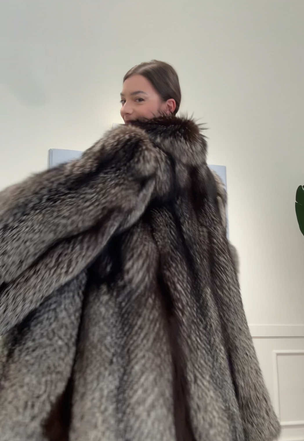 Ferma qui! 😍 #furcoat #neipertee #fyp #styleinspo #furs #neiperteee #OOTD #girlsbelike #fashionvibes 