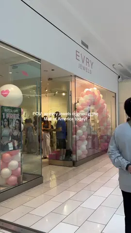 All @EVRY JEWELS jewelry today was $12, there were cupcakes, & matcha from @thirtysixcafemn! If you’re looking for trendy, affordable jewelry in MN, visit @Mall of America <3  *right next to Aveda!* #evryjewels #mallofamerica #twincities #jewelry