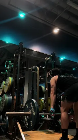 Back day done right with @Warm Body Cold Mind #lifting #backday #gym 
