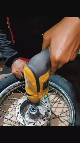 a bearing retainer to prevent it from being removed immediately