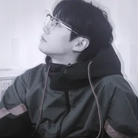 KINDA LOOK FAMILIAAAR #LEEJUNYOUNG #seongje #seongjeedit #weakheroclass2 #fyp |cc impvlse; ib iqvells|