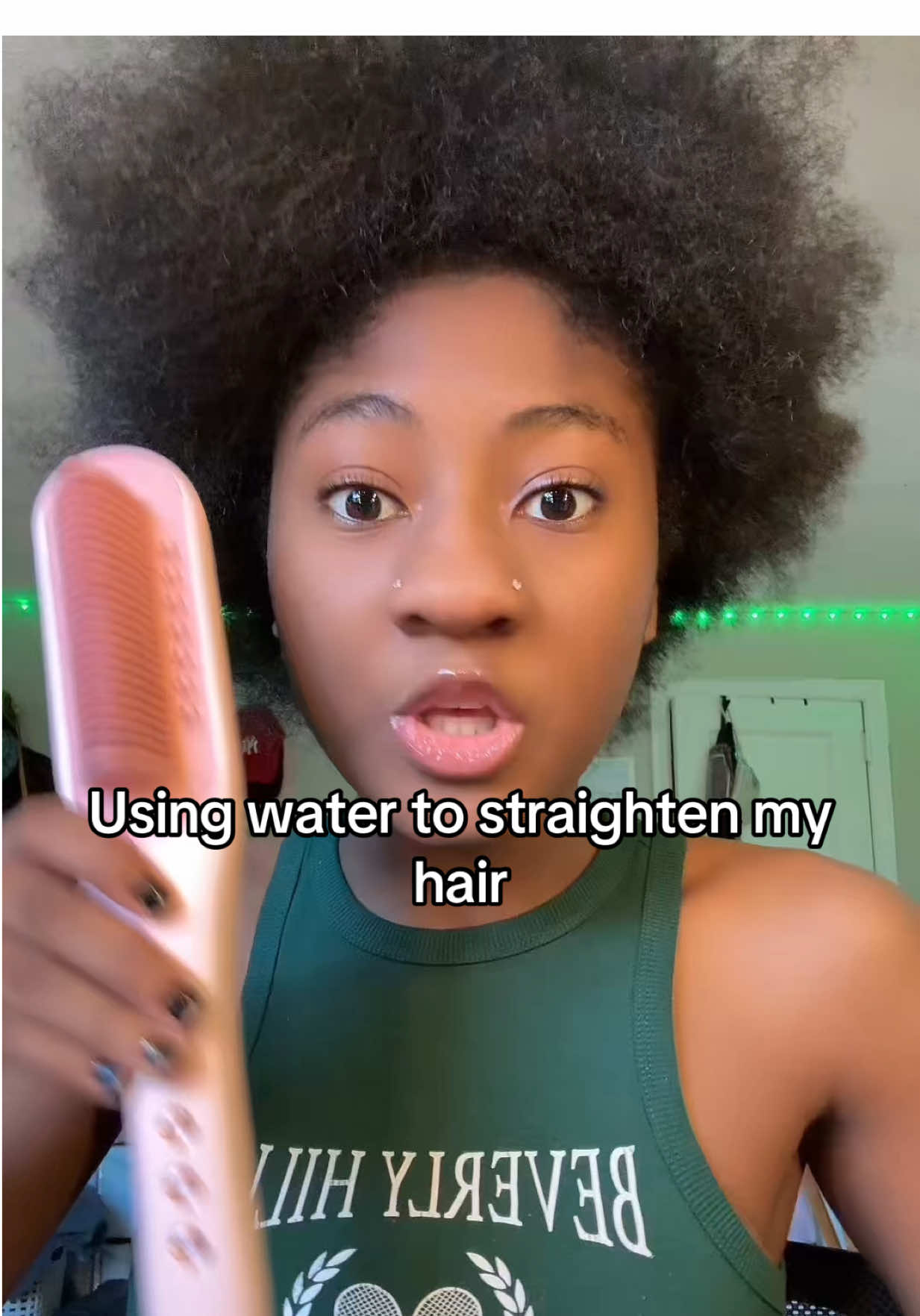 Straightening my hair with WATER?! 👀💧@wavytalkofficial #wavytalk #wavytalksteamlinepro 