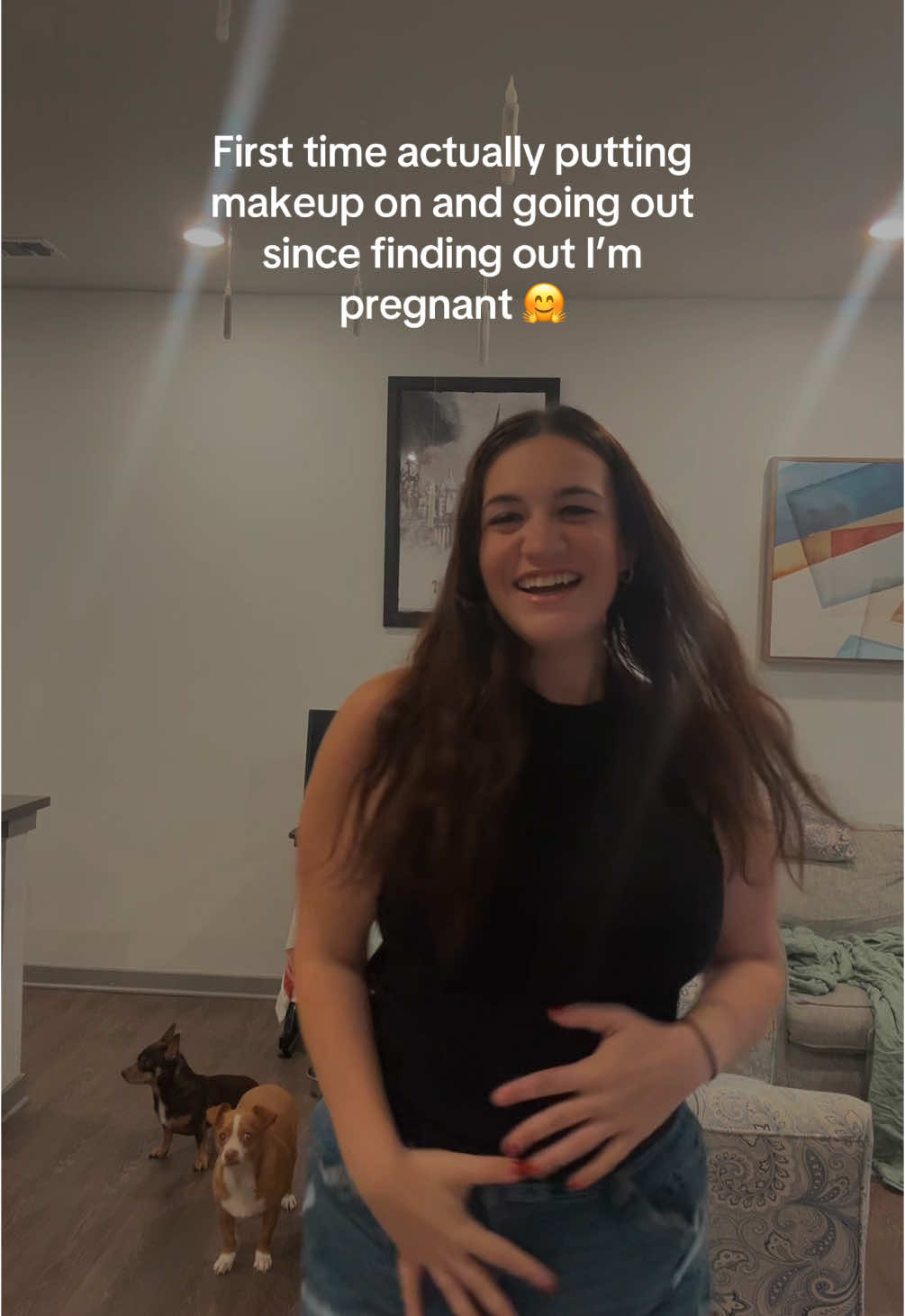 My dogs are paid actors 😂😂😂 #pregnant #pregnantlife #dogmom #firsttimemom #shepretty #hudaloveisland #louisrussell @louisrussell 