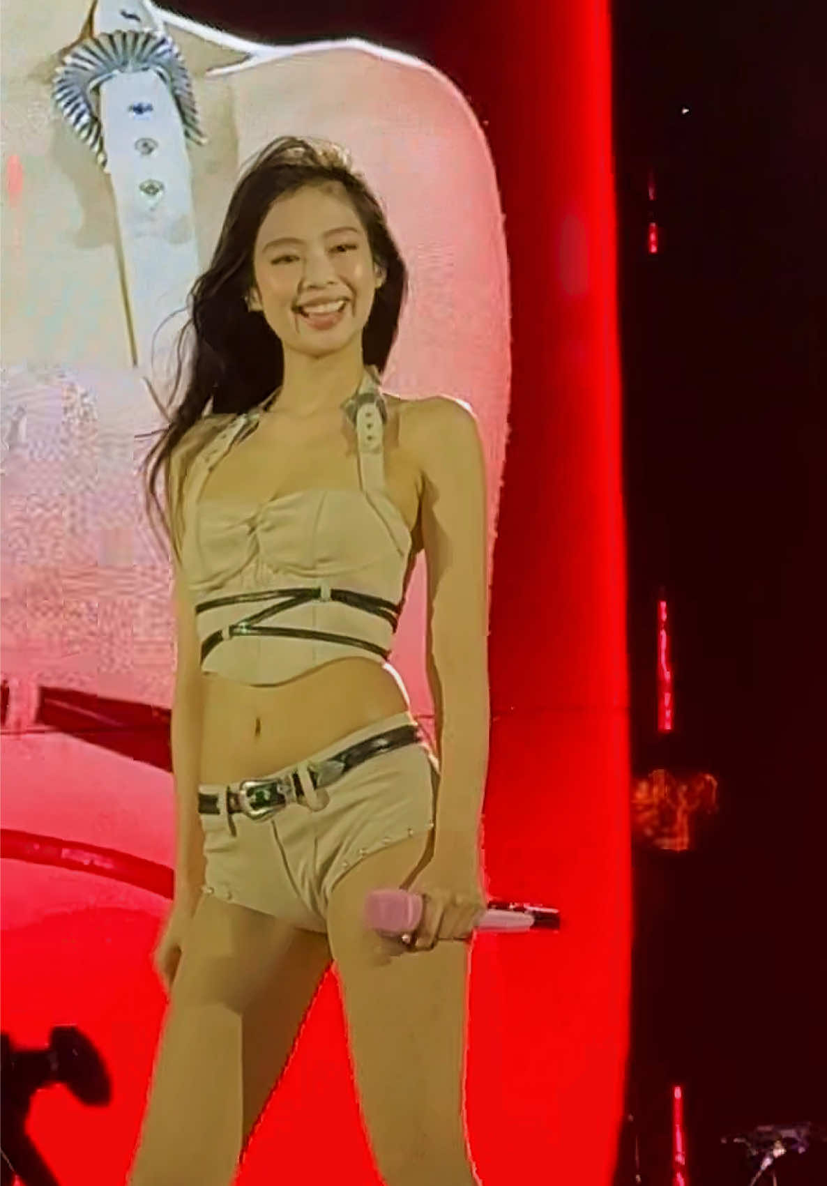 Runway queen @JENNIE #jennie #blackpink #jenniekim #milano #rec #fyp #blackpinkofficial 
