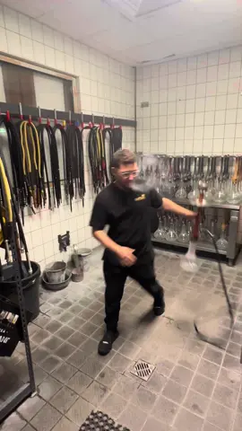 Wenn der Kunde nach Kohle schreit und ich alles für ihn riskiere 😂🔥 #shishalife #tiktokdeutschland #shishabar #viral #lustig 