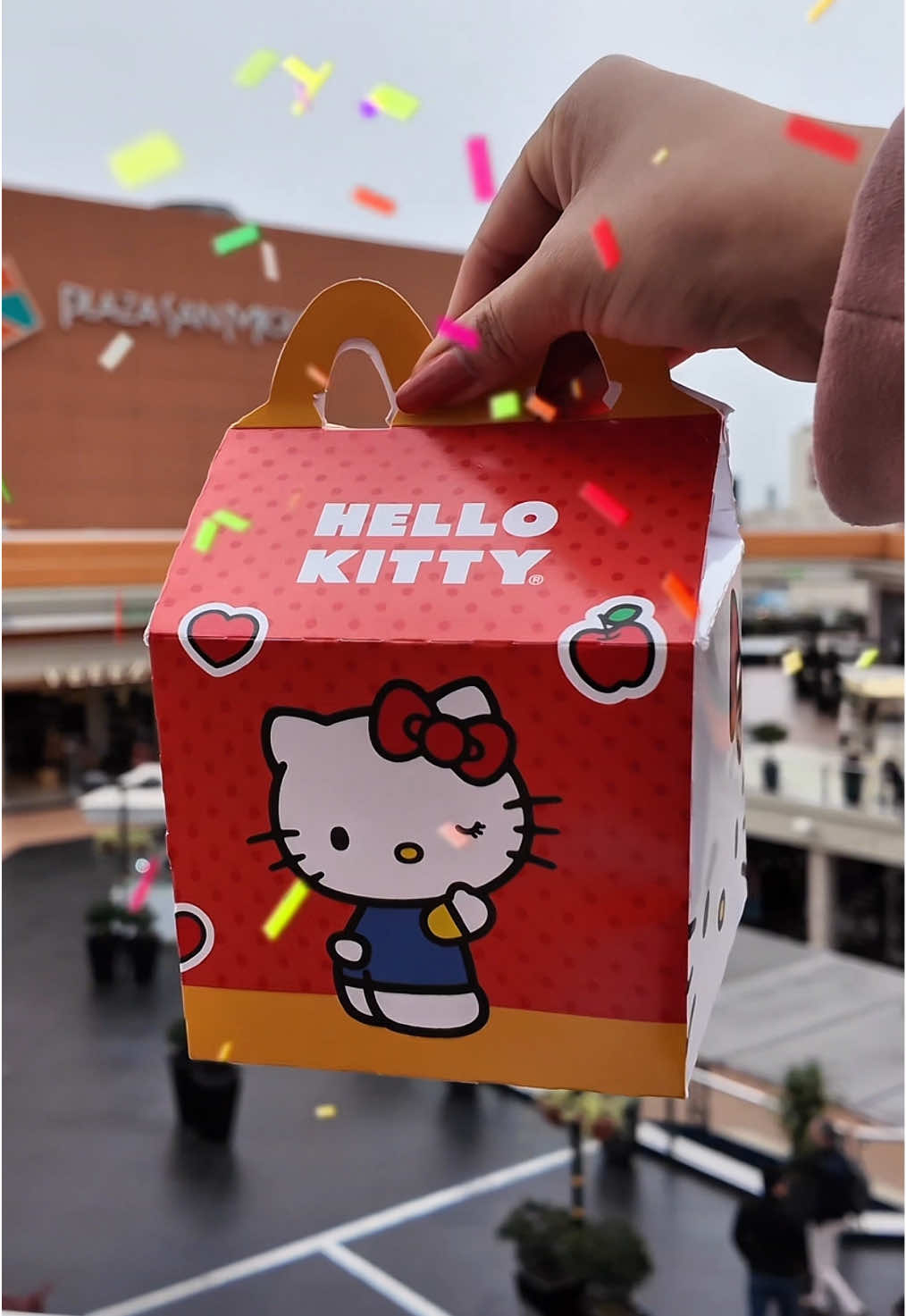 #PlazaLover tenemos una gran sorpresa para ti🥳🎉 ¡Hello Kitty llegó a Plaza San Miguel! ✨ y tú puedes ser la ganadora de una colección completa de Hello Kitty x @@McDonald’s Perú Oficial 🙌🏻   ¿Cómo participar? 💥 Síguenos en TikTok como: @ccplaza.sanmiguel 💥Dale like a nuestra publicación 💥Llena tus datos en el formulario que se encuentra en nuestro Bio.   📅 Válido: Del 29 de agosto al 04 de setiembre. 🏆 Sorteamos 1 colección completa de Hello Kitty x Mc Donald’s (10 muñecos coleccionables) 📢 Anunciamos a los ganadores el 05 de setiembre de 2025 a las 12:00 pm en nuestros stories. 📍 La entrega del premio será en nuestras oficinas administrativas de Plaza San Miguel. 🍟Visítalos en Plaza de Comidas 3er nivel de Torre de Tiendas Riva Agüero. ¡Mucha suerte a todos! 🎉 #PlazaSanMiguel #LaPlazaDeTuVida #hellokitty #mcdonals 