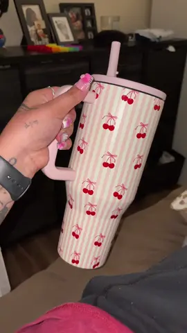 so pretttyyyy🥰🎀🍒 #hydrojug #tumbler #fyp #tiktokshop 