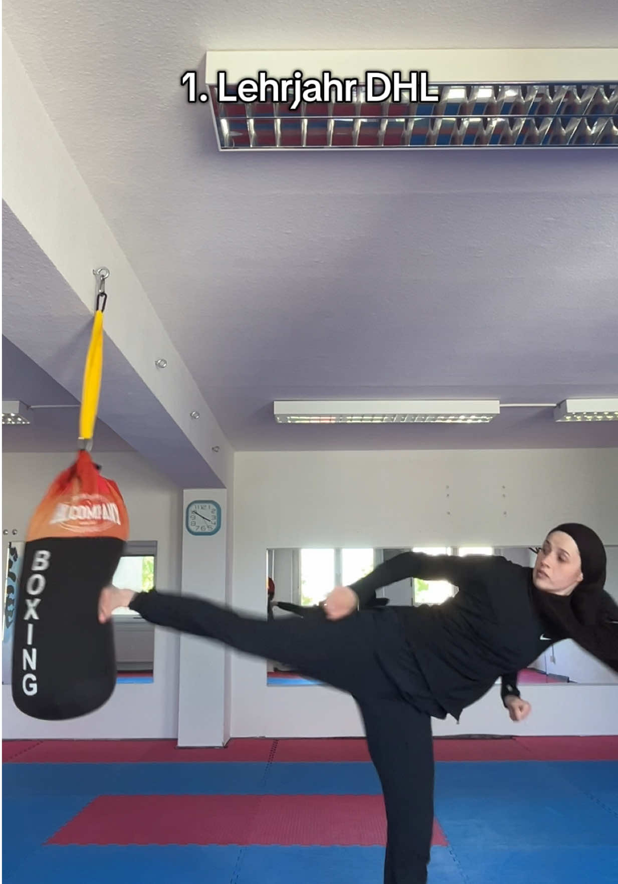 Praktikum dann auf der Straße? #dhl #dhlexpress #martialarts #karate 