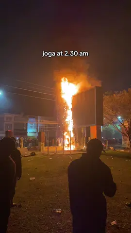 trend tiduran di jalan heboh giliran di ajak turun ke jalan malah milih bobo #ripdemokrasi 