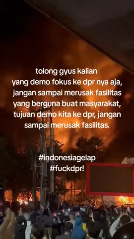 sedih juga banyak fasilitas yang berguna dirusak gitu 🥺 🥀🥀🥀 cepat sembuh negeri ku🥀🥀 #indonesia🇮🇩 #demo #demodpr #indonesiagelap #viral 