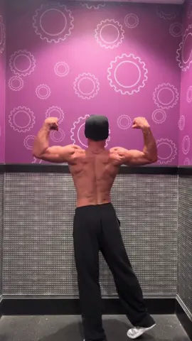1st Day Back In 2.5 Months, Lost 10Lbs As Well….. Didn’t Hit Back But It Still Appeared #GymTok #natty 